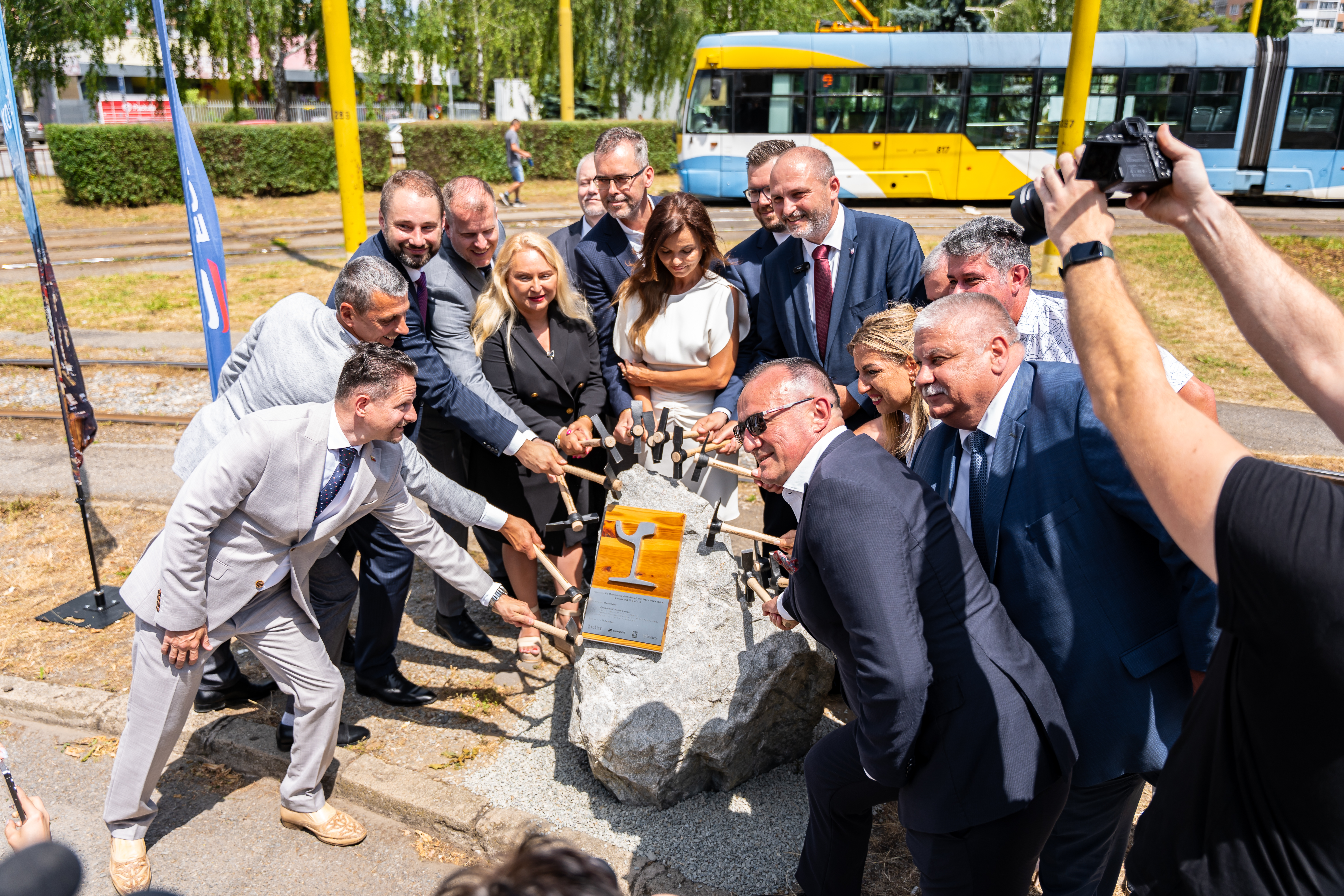 Tlacovy brifing - Modernizacia elektrickovych trati MET 2-18